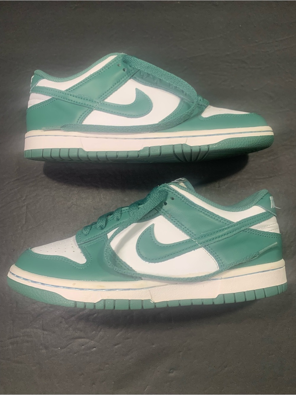 Nike Dunk Low Sneakers White Green Shoe Size - 6.5 Women’s or Youth 5Y - Picture 5 of 9